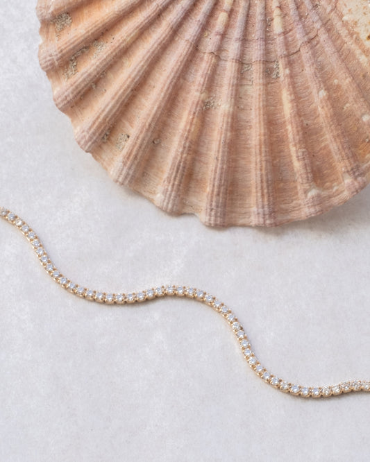 Éditorial ANNA SOTTILOTTA – coquillage et collier RIVER, reflets et mouvement