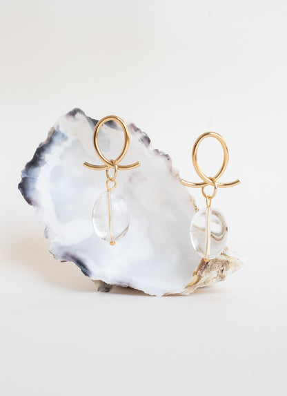 Boucles d’oreilles LUNA cristal de roche plaqué or 18 carats – ambiance