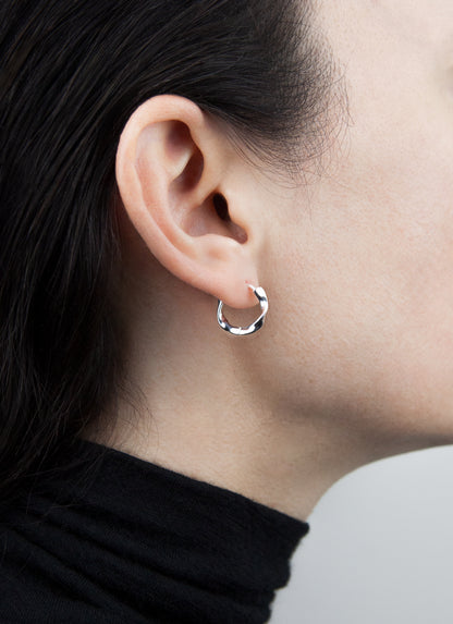 Créoles petites ARIA argent 925 – portée à l’oreille